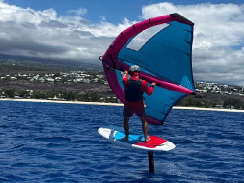 Cours particulier de wingfoil dans la baie de Saint-Gilles les Bains, La Réunion