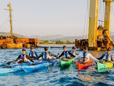 Le matin, visite en kayak de mer d'une épave et des ruines d'une ancienne mine de métal dans la baie de Kissamos