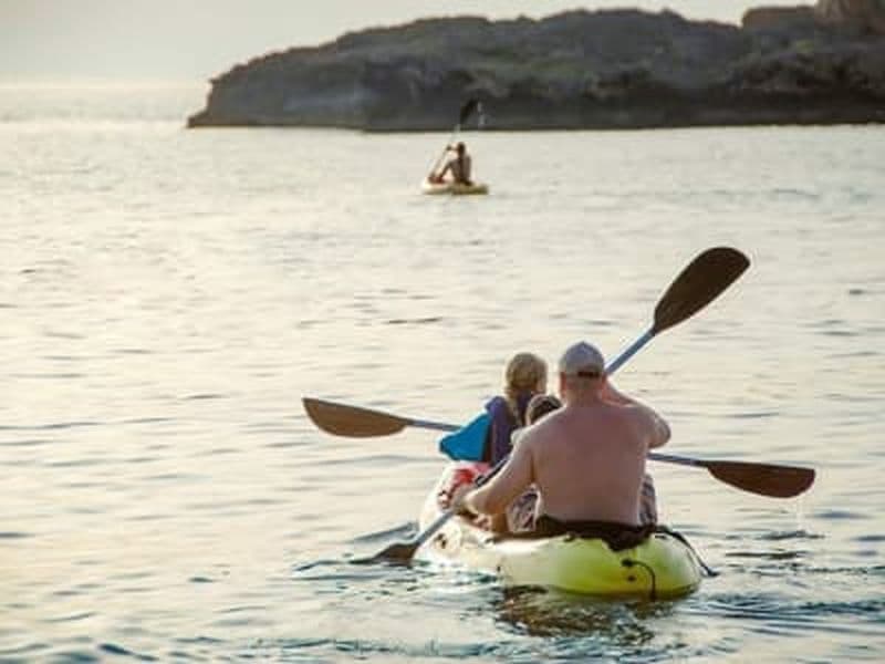 Excursion en kayak de mer sur la plage de Kalathas à Akrotiri, près de La Canée