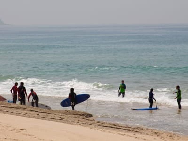 Cours de surf à Lagoa de Albufeira, près de Sesimbra