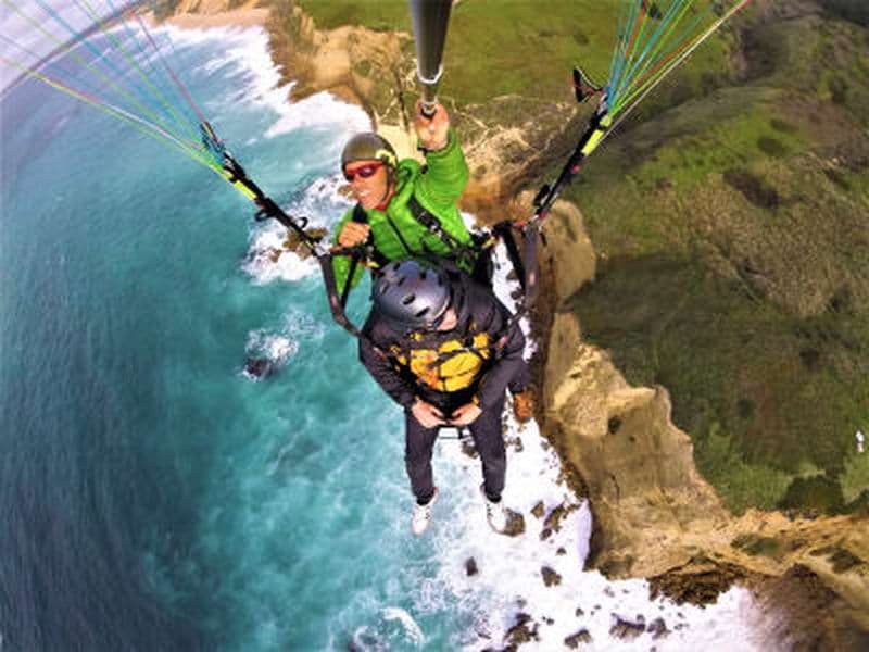 Vol en parapente en tandem au-dessus de Praia da Bicas près de Sesimbra