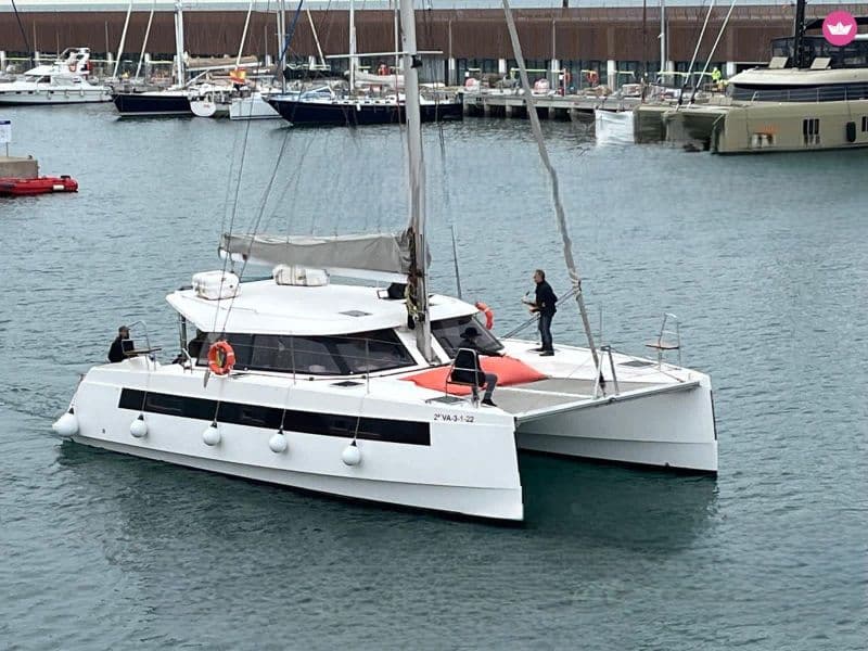 Billet Escapade en mer de 2h à Barcelone entre amis avec apéritifs