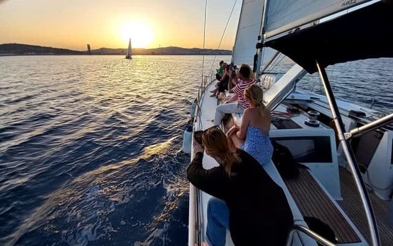 Billet Escapade au coucher du soleil à Barcelone : croisière privée en voilier de luxe
