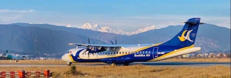 Vol en avion au-dessus de l'Himalaya