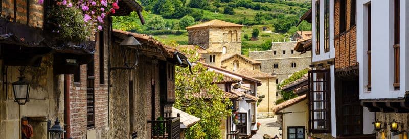 Billet Comillas, Capricho de Gaudí, Santillana del Mar et forêt de séquoias