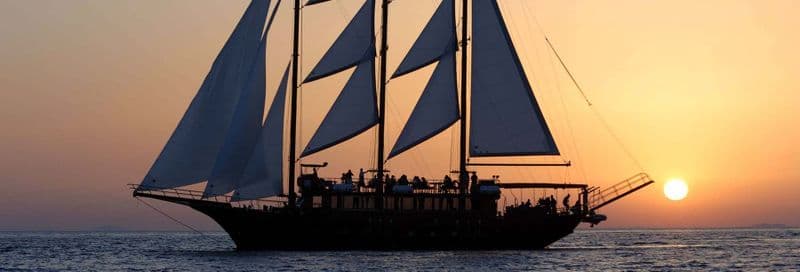 Billet Excursion en goélette au coucher du soleil à Santorin avec dîner