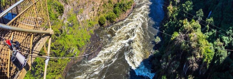 Tyrolienne au-dessus du fleuve Zambèze