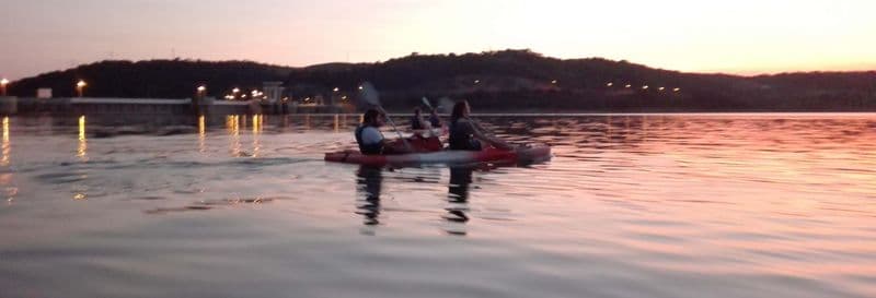 Balade en kayak sur le lac Alqueva au coucher du soleil