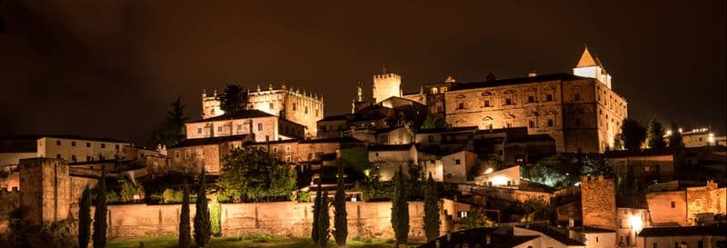 Billet Free tour sur le thème des mystères et des légendes de Cáceres