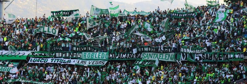 Match de football à Medellin avec un guide local