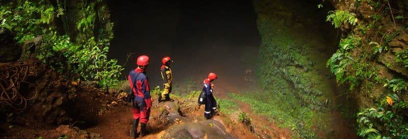Spéléologie dans la grotte de Jomblang
