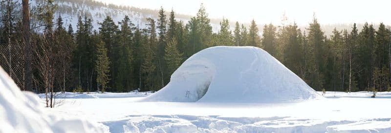 Billet Construction d’un igloo à Grandvalira