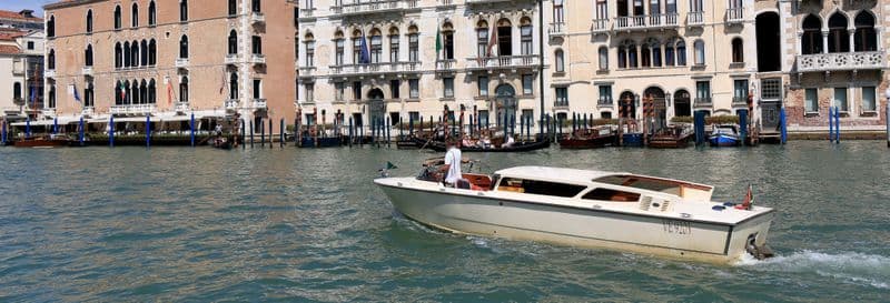 Transfert privé  en bateau-taxi entre l'aéroport de Venise et le centre-ville