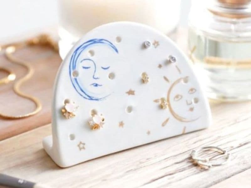 Atelier porte bijoux en céramique à Aix-en-Provence (13)