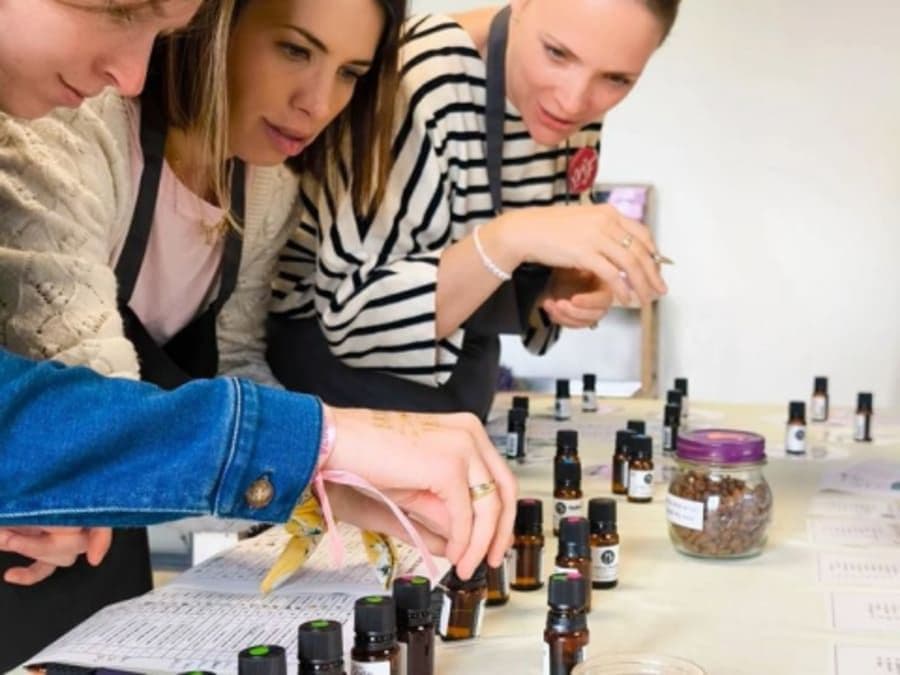 Atelier création de parfum naturel à Bellegarde (30)