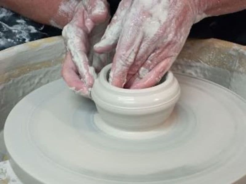 Atelier tournage céramique à Avignon (84)