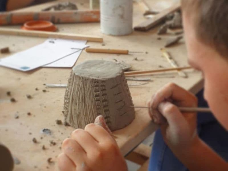 Atelier céramique enfant à Salavre (01)