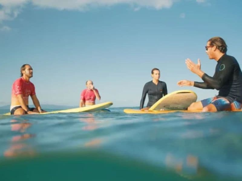 Cours collectif de Surf à Sainte-Anne (971)