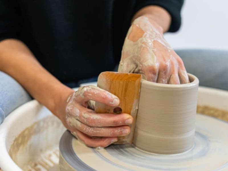 Atelier découverte du tournage en céramique à Bordeaux (33)