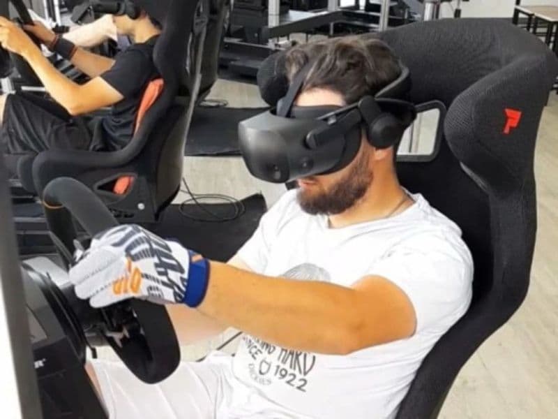 Course automobile en réalité virtuelle à Rezé (44)