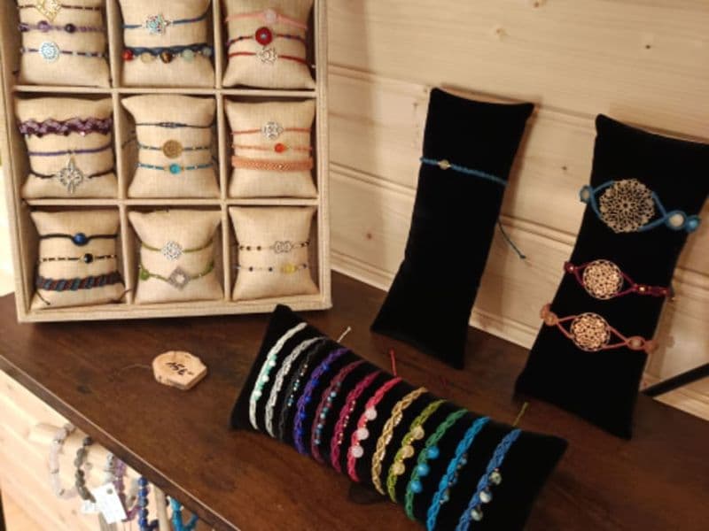 Atelier bijoux en micro macramé à Veyrignac (24)