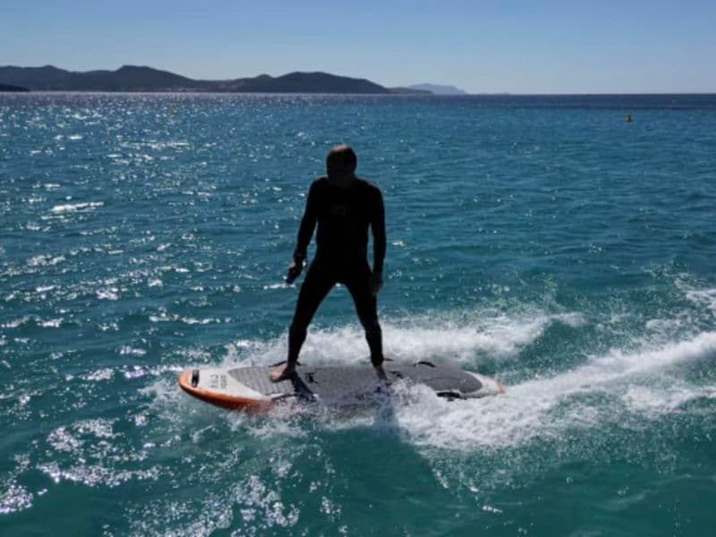 Billet Initiation au surf électrique sur le lac de Biscarrosse (40)