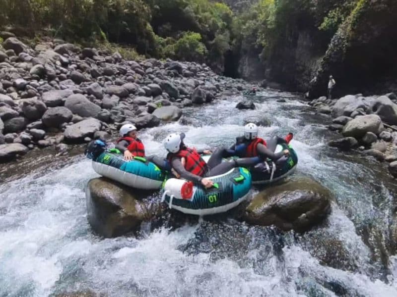 Descente de la rivière de Langevin en bouée à la Réunion