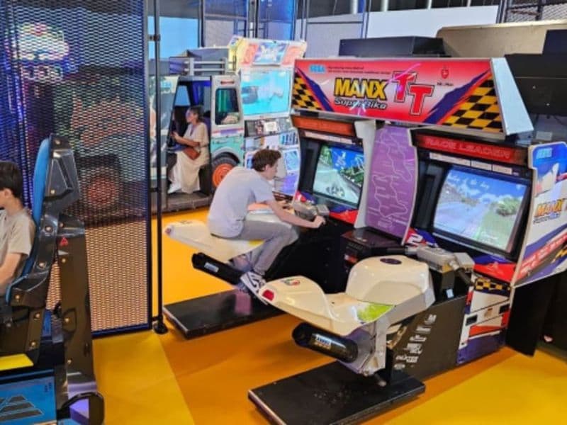 Jeux d'arcade en illimité au Mans (72)
