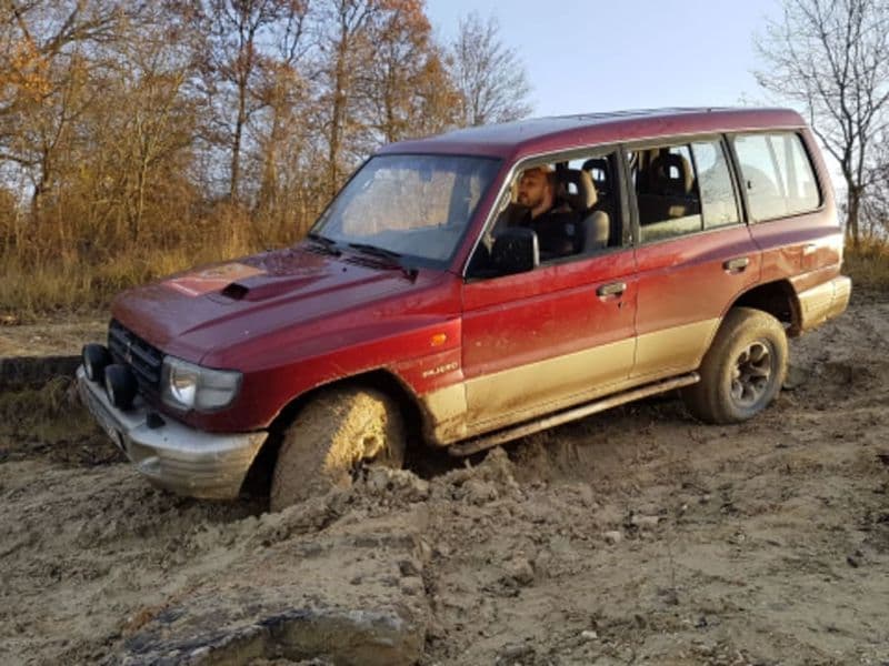 Initiation à la conduite d'un 4x4 en off road près de Troyes