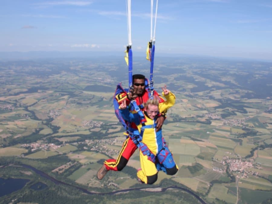 Saut en Parachute en tandem à Tournus-Cuisery proche de Mâcon