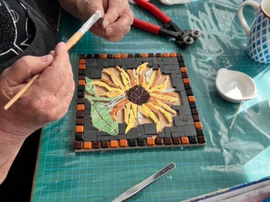 Atelier d'initiation à la mosaïque à Dolus d'Oléron (17)