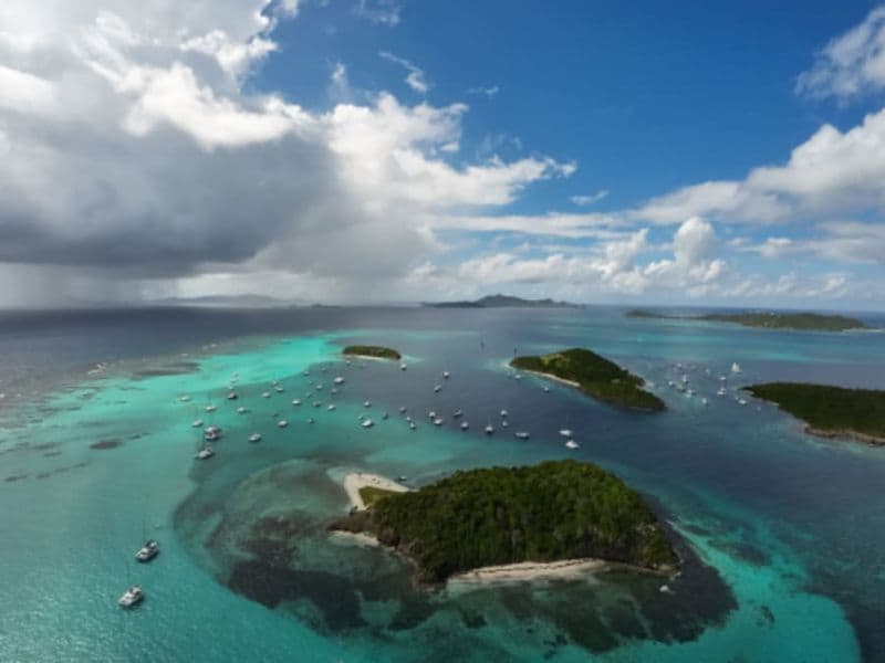 Billet Demi-journée jeux aquatiques sur un catamaran à Sainte-Anne (97)