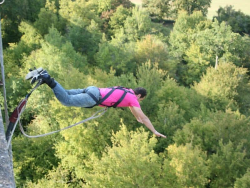 Saut à l'élastique depuis le Viaduc de Druyes (89)