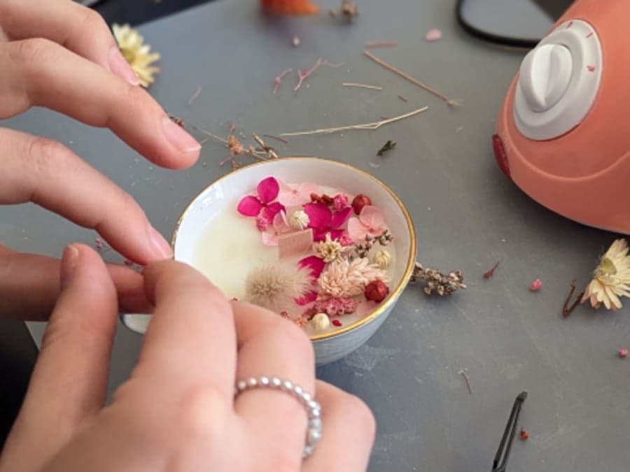 Atelier bougie fleurie à La Rochelle (17)