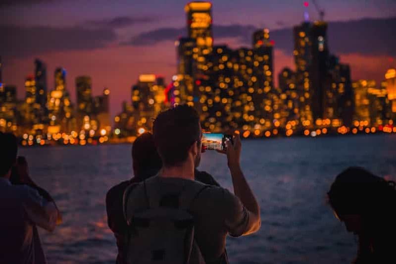 Croisière nocturne sur la rivière et le lac à Chicago