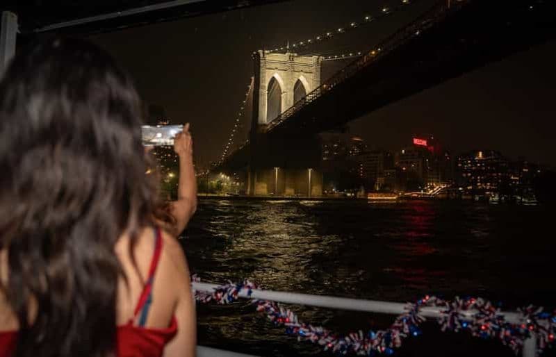 Billet New York : croisière familiale du Nouvel An avec feux d'artifice