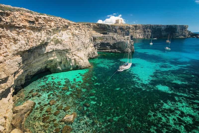 Billet Julian's : Comino et le lagon bleu en bateau à moteur