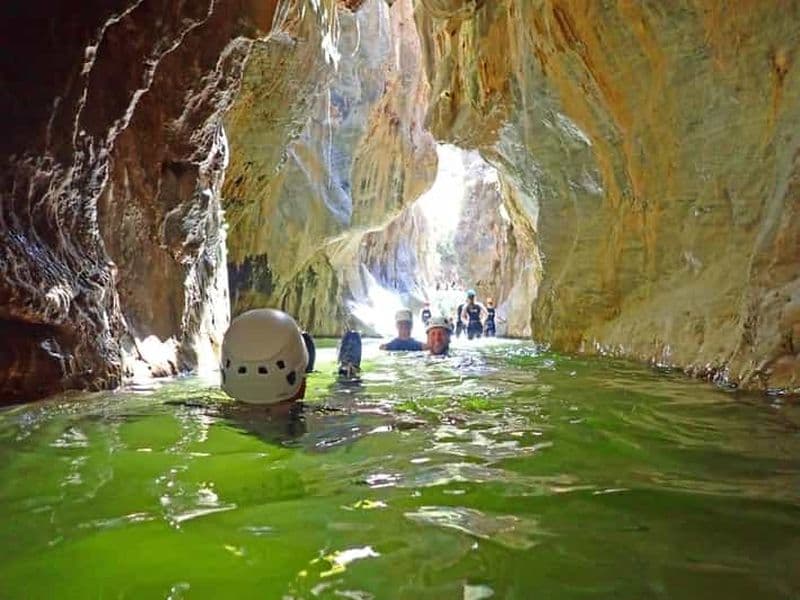Depuis Marbella : Aventure canyoning guidée sur la rivière Guadalmina