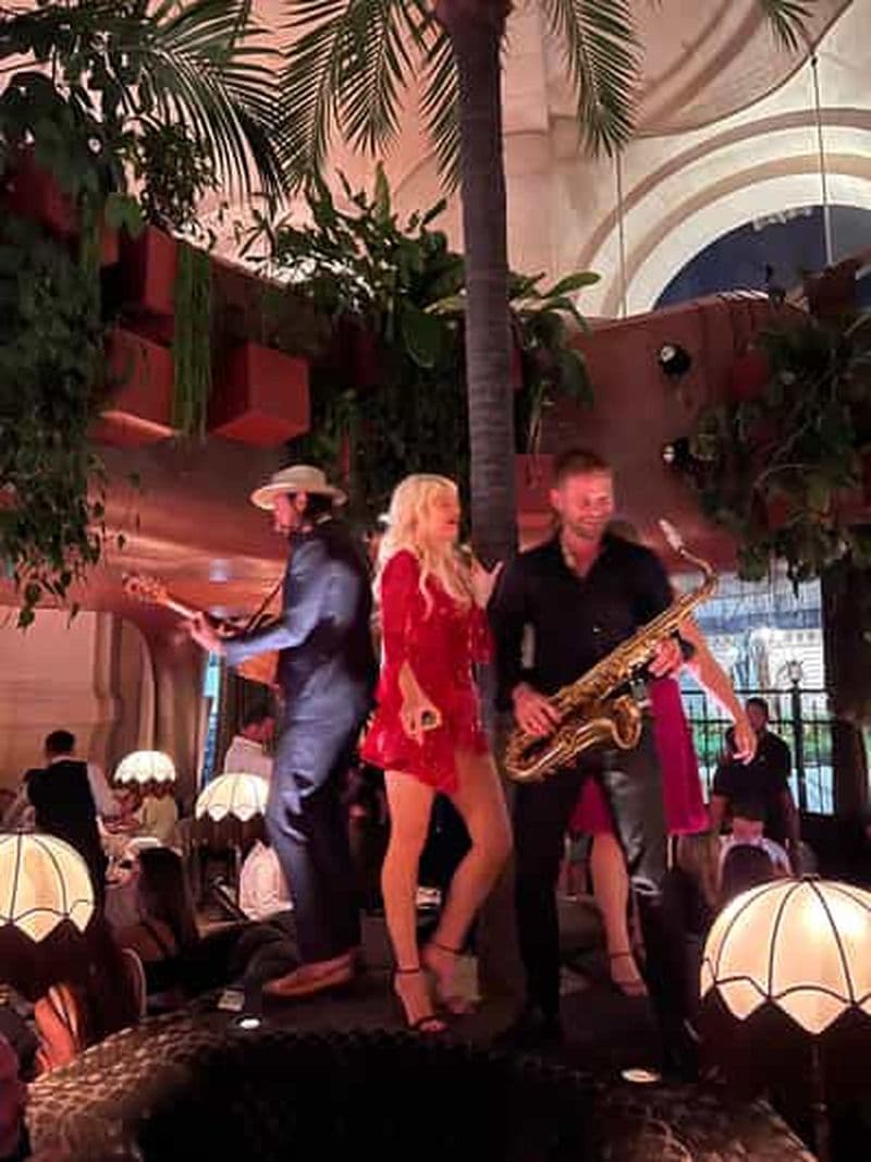 Billet Paris : soirée festive avec cocktails et musique live