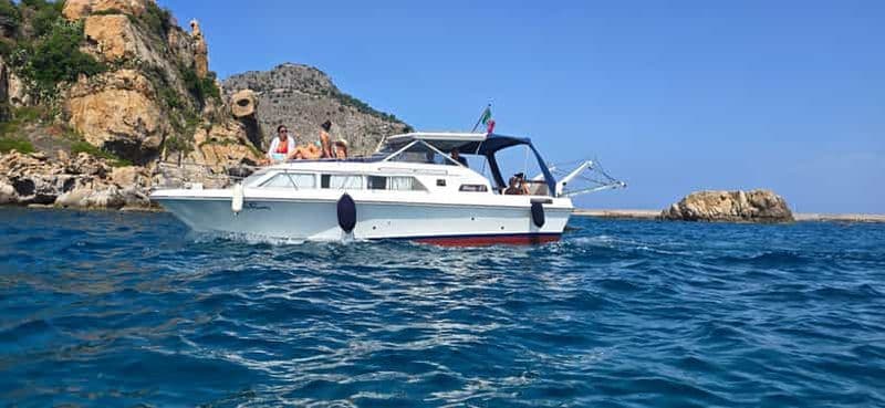 Cefalù : Excursions en bateau d'une côte à l'autre avec baignade, plongée avec tuba et apéritif