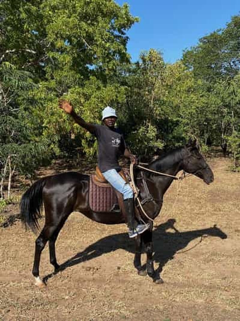 Victoria Falls : visite à cheval d'un village africain