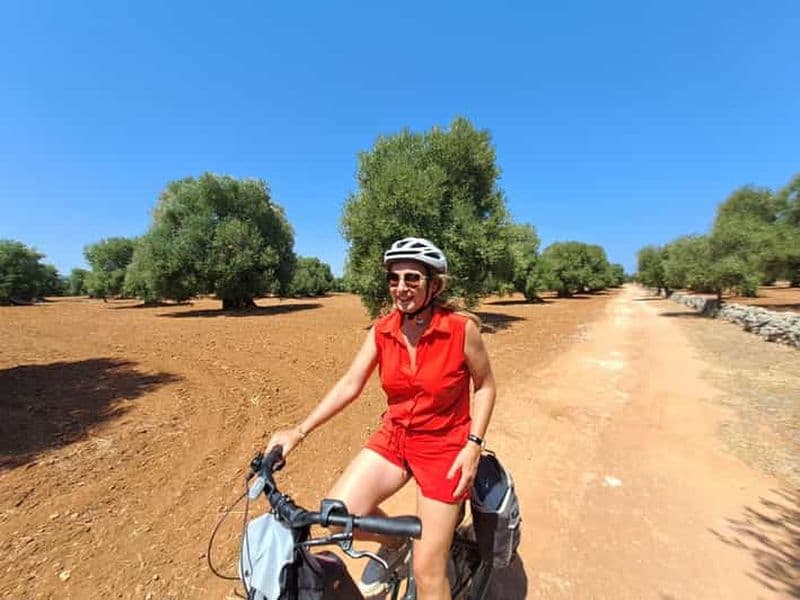 Billet Excursion en E-Bike à Ostuni. D'immenses oliviers et un village de pierre