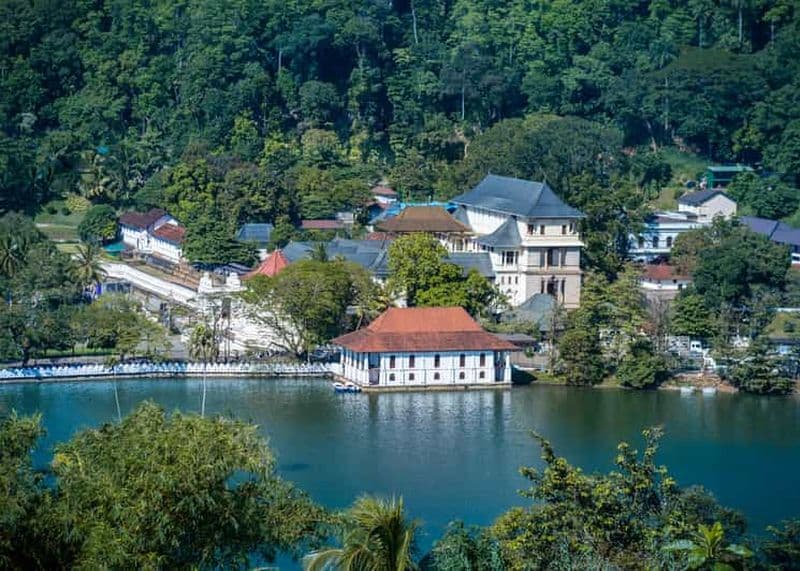 Au départ de Bentota : Visite de Kandy avec visite du temple de la Dent et des jardins