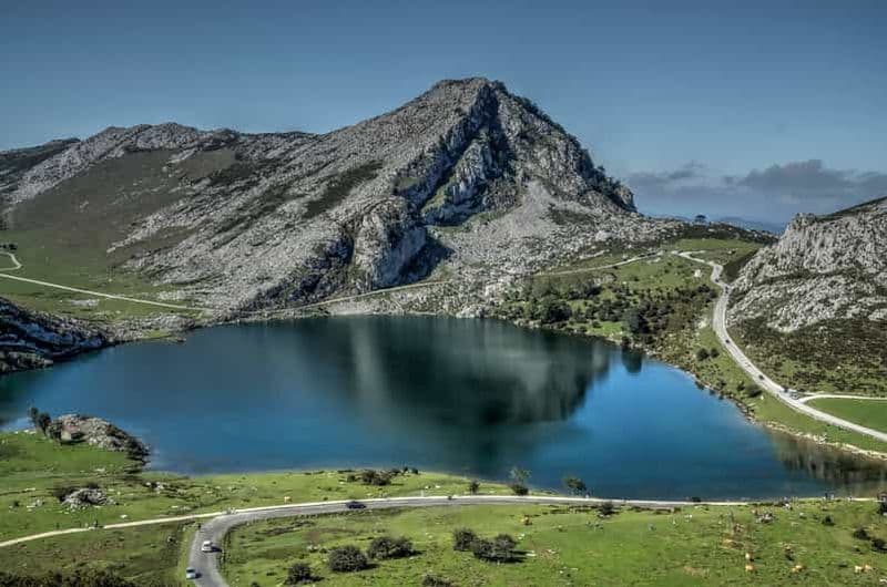 Billet Au départ d'Oviedo : excursion d'une journée aux lacs de Covadonga avec guide
