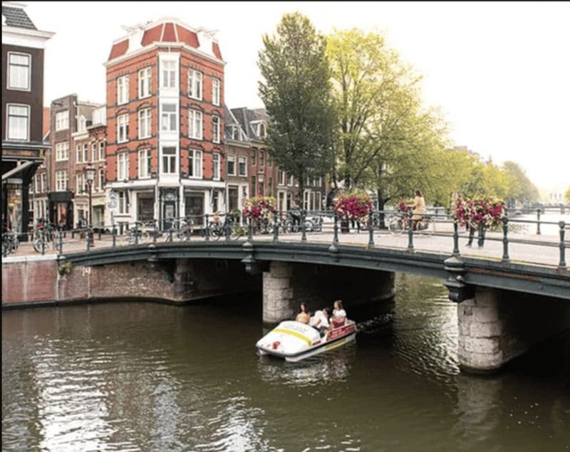 Billet Amsterdam : croisière sur les canaux en vélo aquatique avec pêche au plastique