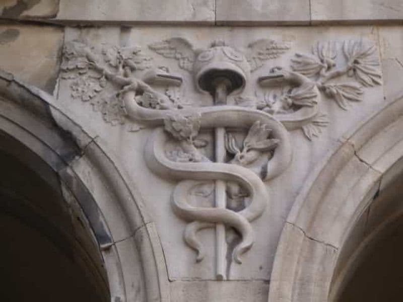 Billet Barcelone : visite guidée des secrets cachés de la ville en allemand ou en anglais