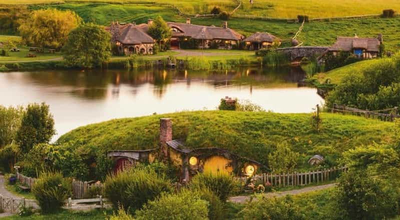 Billet Visite du plateau de tournage de Hobbiton au départ d'Auckland avec Tesla Model 3