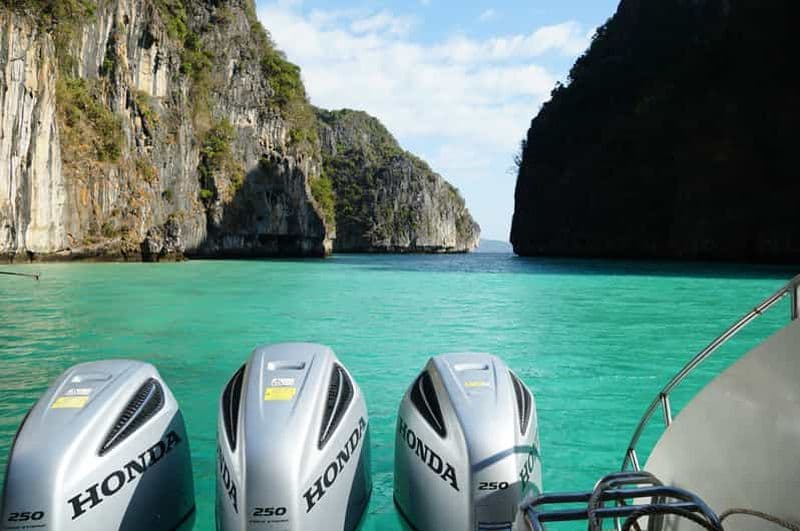 Billet Au départ de Phuket : Excursion en bateau à moteur dans les îles Phi Phi et déjeuner