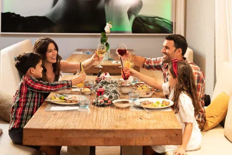 Dubaï : Saison des fêtes au RIVA - Clochettes de traîneau et brise marine