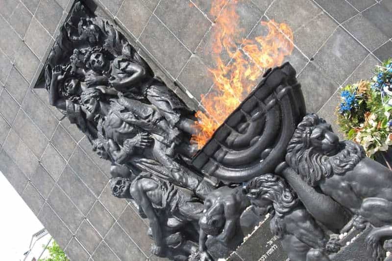 Billet Varsovie : Visite privée du Ghetto juif en voiture rétro avec prise en charge